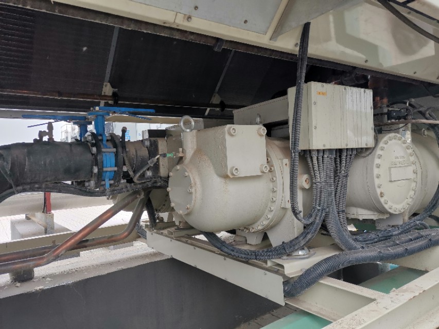 麦克维尔螺杆机报液位故障,麦克维尔螺杆式风冷机组故障检修