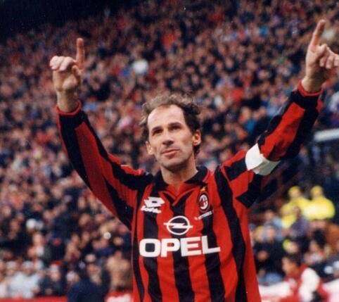 球场最后一道防线救球,球场最后的防线