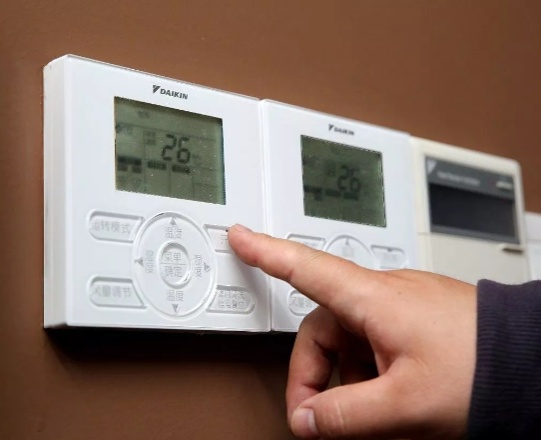 冬季吹空调感冒是风热还是风寒,冬季吹空调感冒属于风热还是风寒