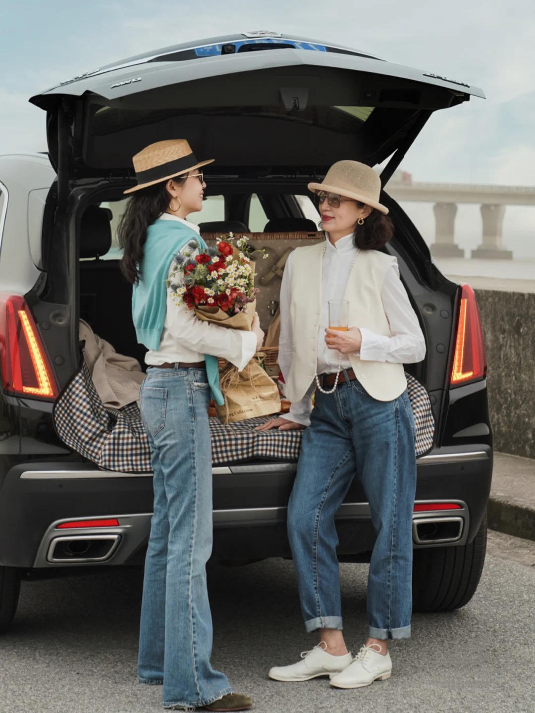 中年女士穿什么运动鞋最适合,女人过50不要穿三种衣服