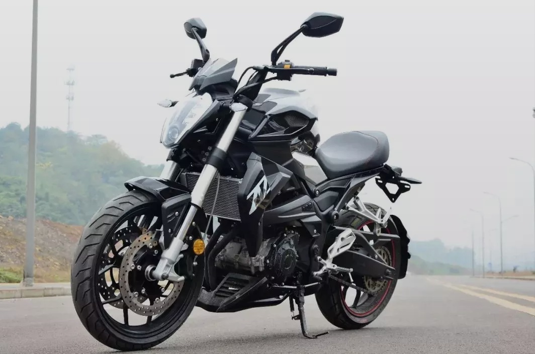 新感觉双缸250街车,国产双缸250摩托车最强推荐