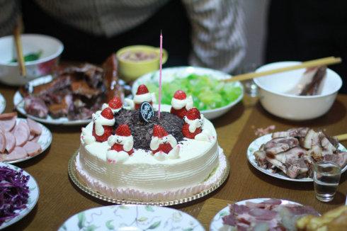 孩子过生日应该过阴历还是阳历,孩子生日该过阳历还是阴历