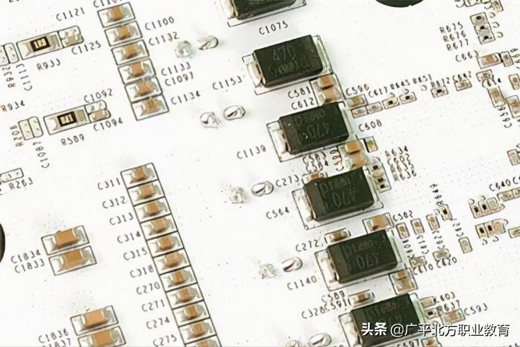 显卡供电插到cpu供电会烧毁主板吗,显卡供电和cpu供电占主板多少