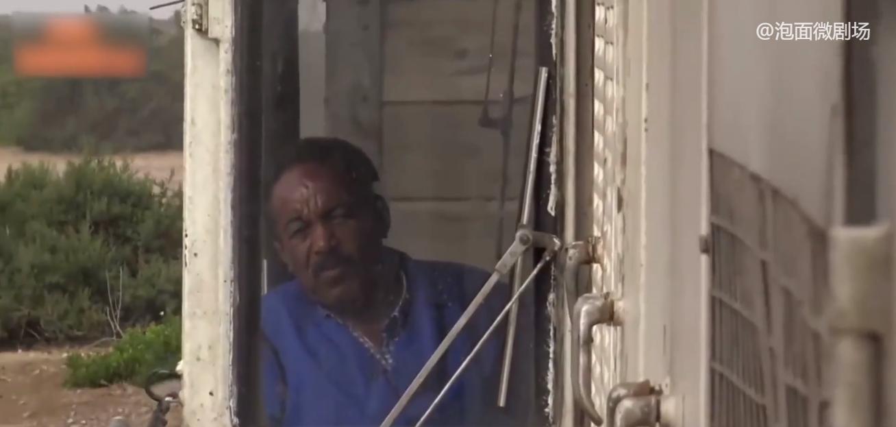 非洲的奇葩铁路：火车照明靠手电筒，不脱轨就是中大奖！纪录片