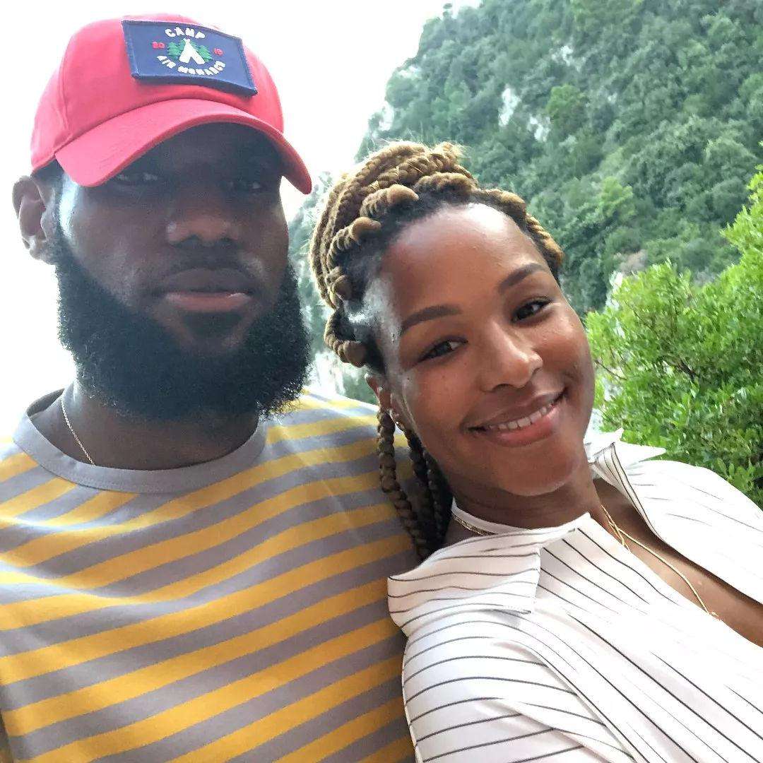 校服到婚纱的爱情结果,校服到婚纱的爱情过程