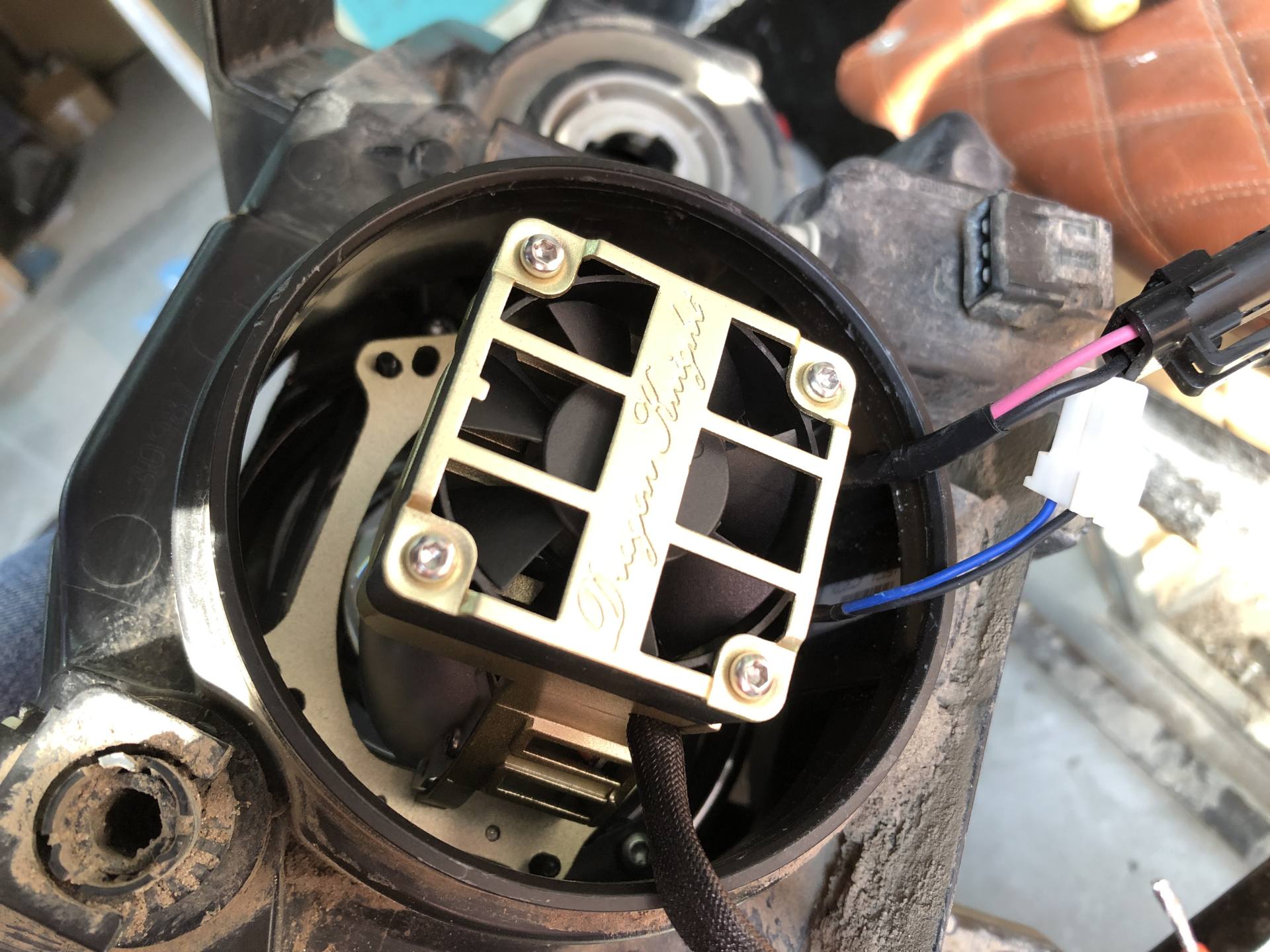 指南者改装自动大灯教程,指南者怎样自己更换车灯