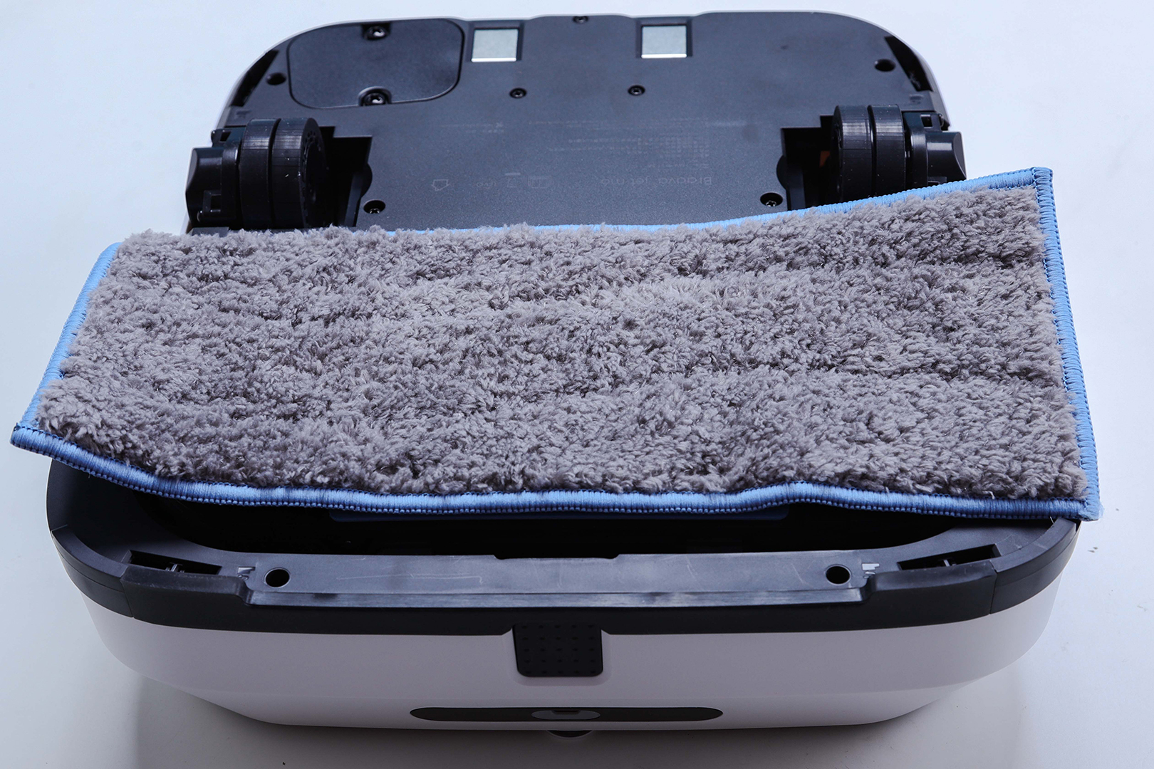 自带眼睛还有嘴，喷水式擦地机器人效果实测