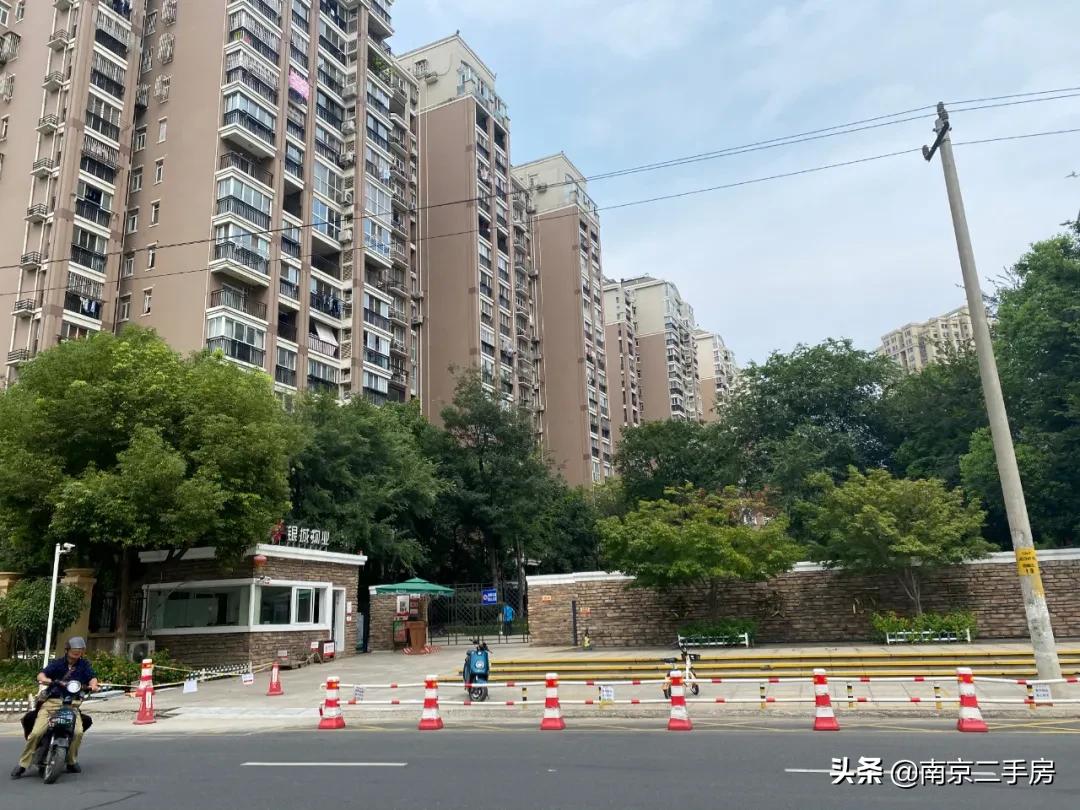 小区环境好价格低的二手房,小区位置好但物业差值得买吗