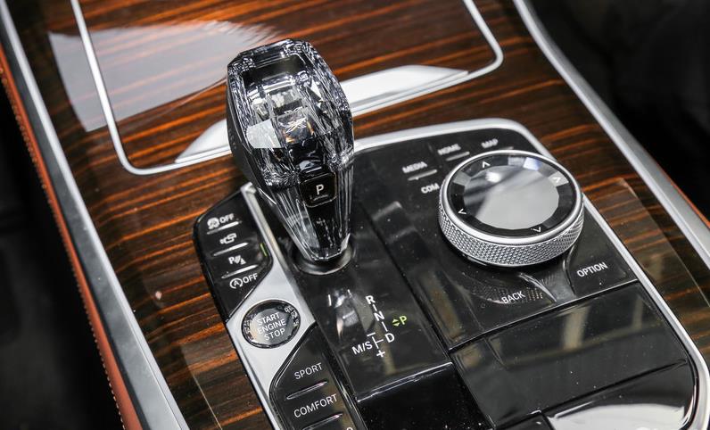 60万买了一辆大众途锐,68万提了宝马