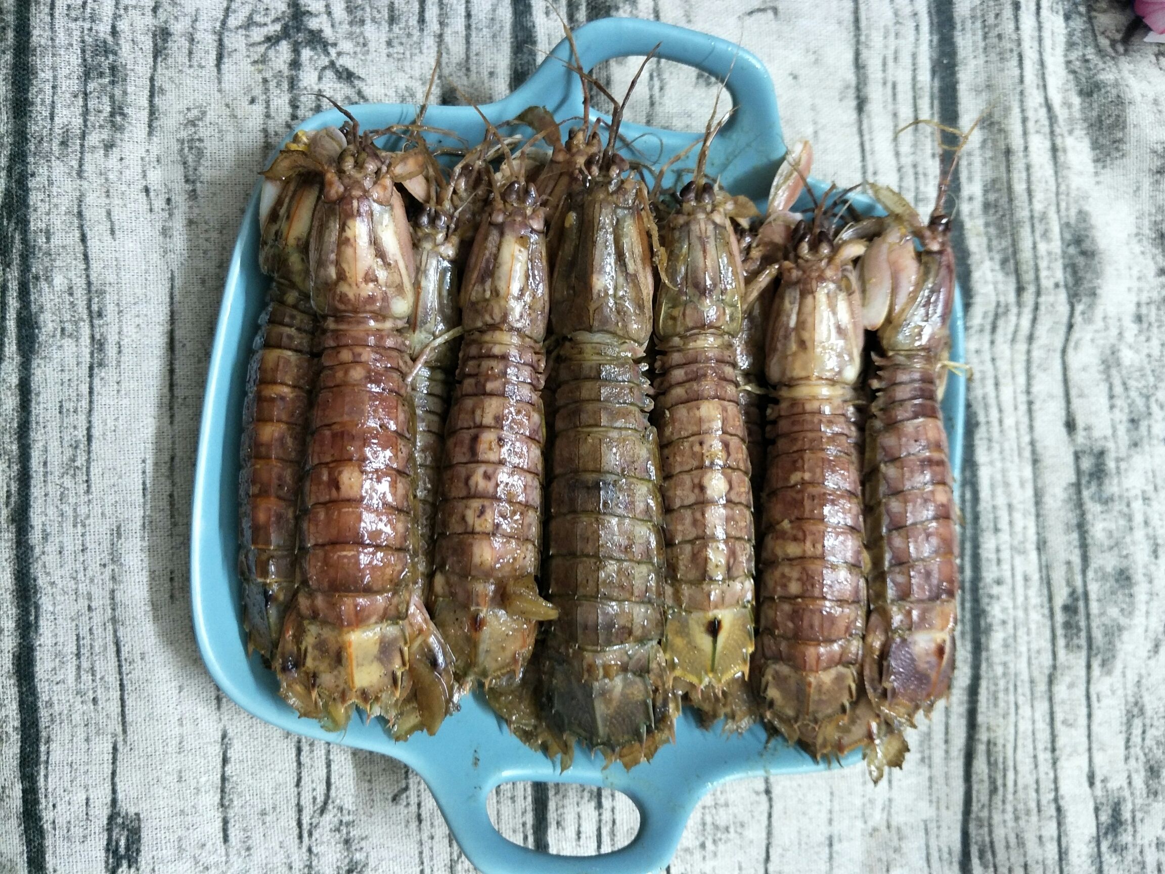 好吃的皮皮虾真的是难得吃上一口,皮皮虾这样做又鲜又嫩太好吃了