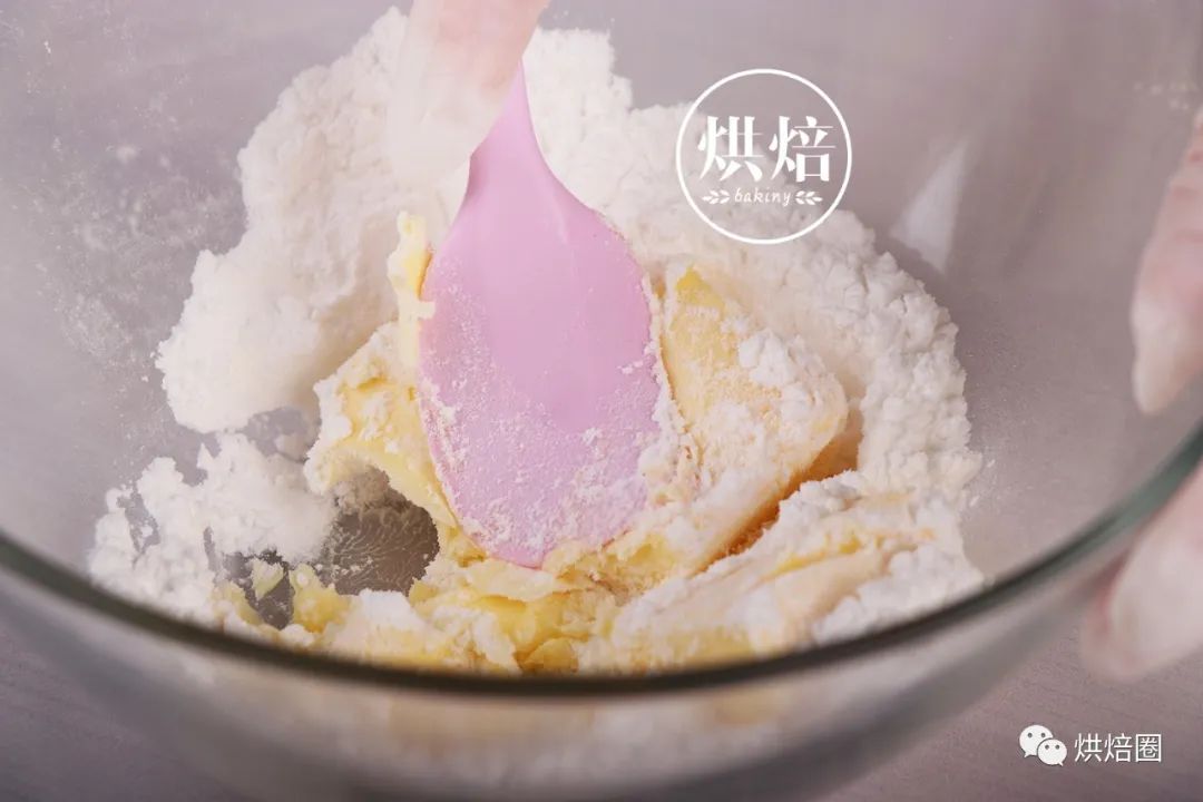 凤梨酥酸甜可口,凤梨酥馅炒成凤梨糖了