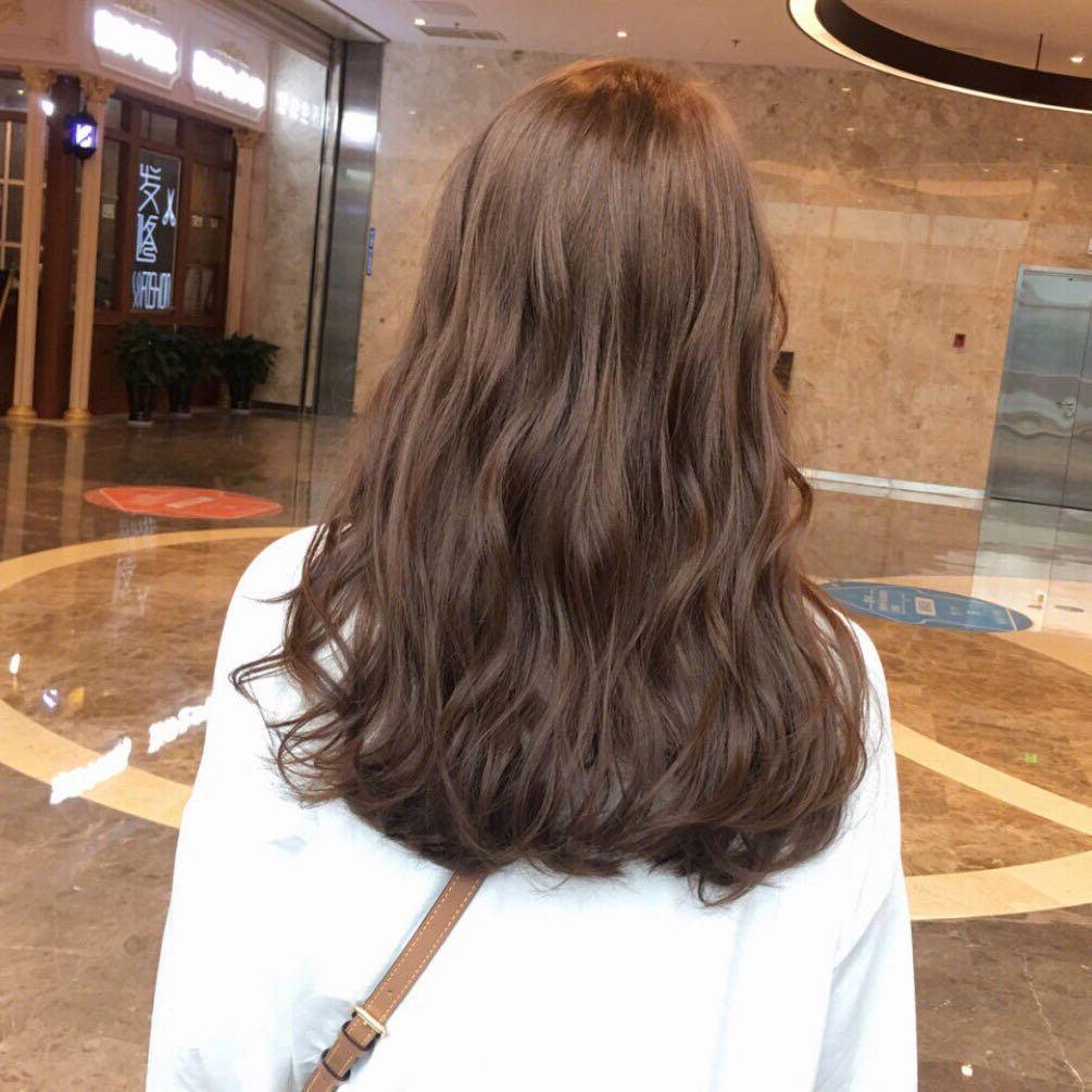 女士头发又细又黄油腻,又黄又软的头发