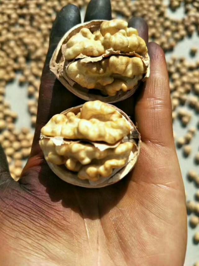 青核桃怎么去皮最快最好方法视频,青核桃如何去皮