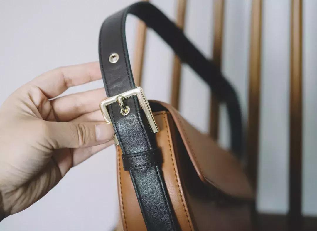 女明星背什么小众包,女明星背超便宜的包