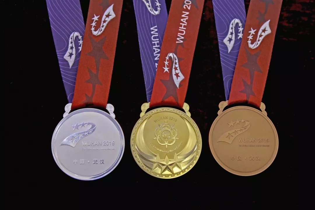 军运会部队获奖归来欢迎仪式,军体运动会奖杯