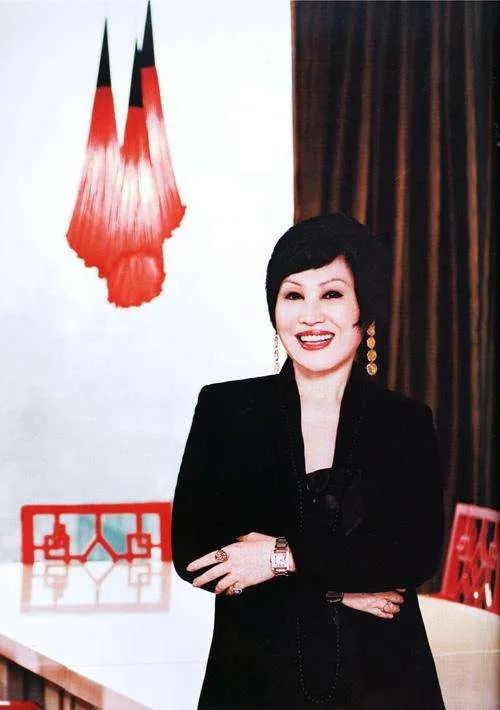 靳羽西的传奇一生,靳羽西的一生简历