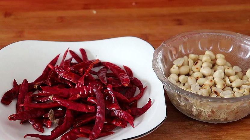 大厨教你辣椒红油的制作,川菜大厨辣椒油做法