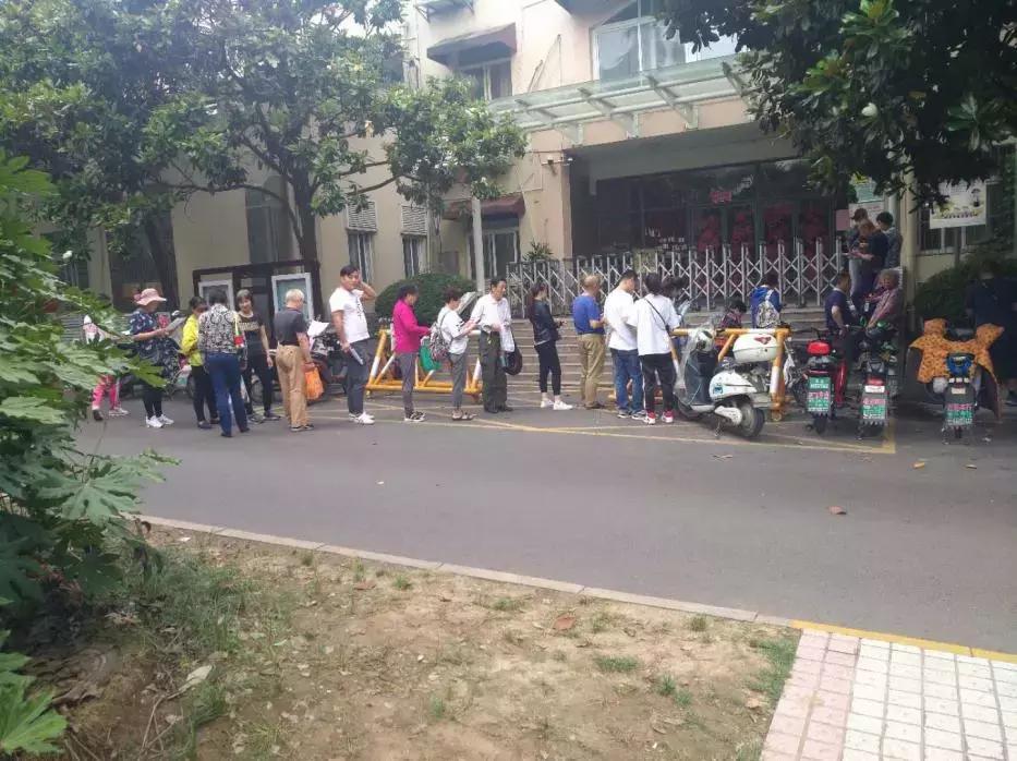 曾经的富人区如今没有人住,曾经的富人区洋房中的洋房