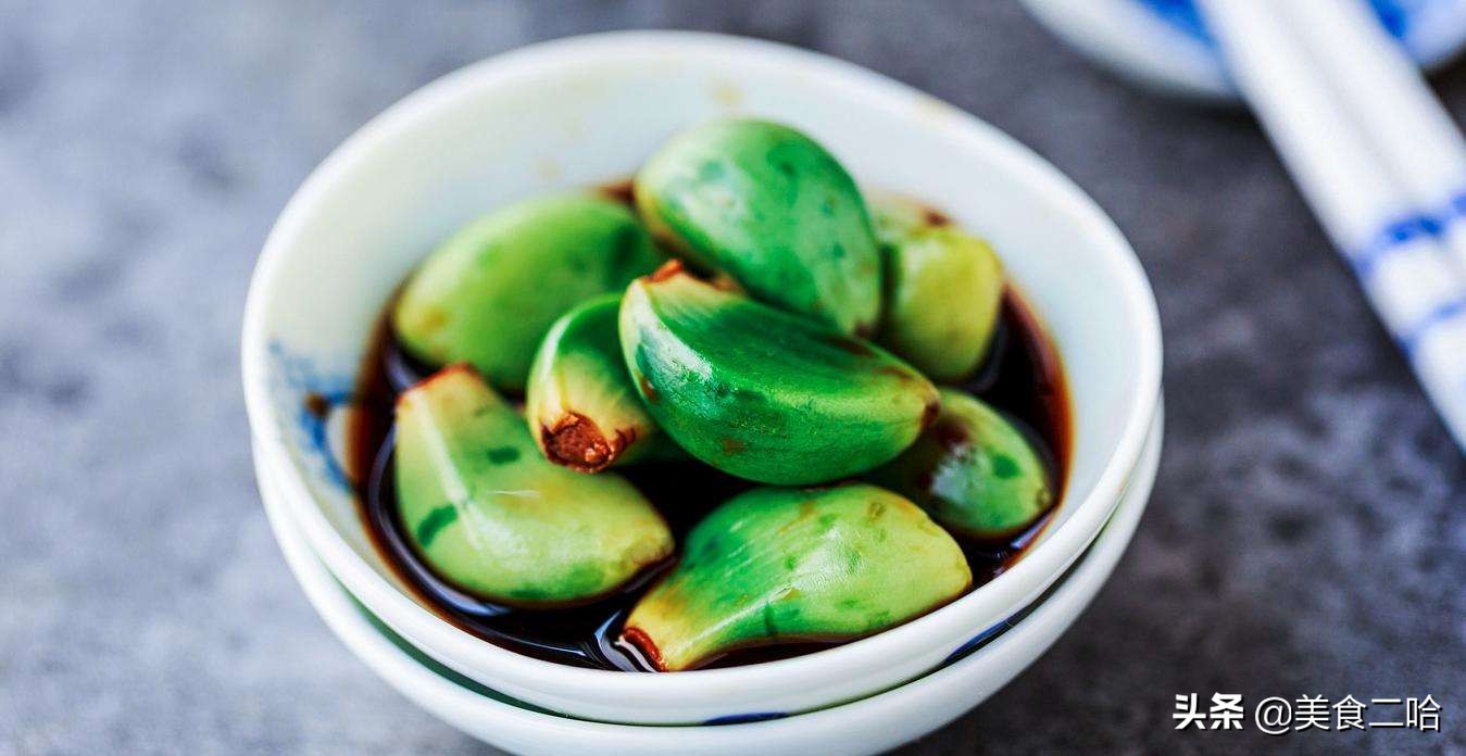 腊八蒜最简单做法，掌握这几个诀窍快速变绿，又脆又香，真过瘾