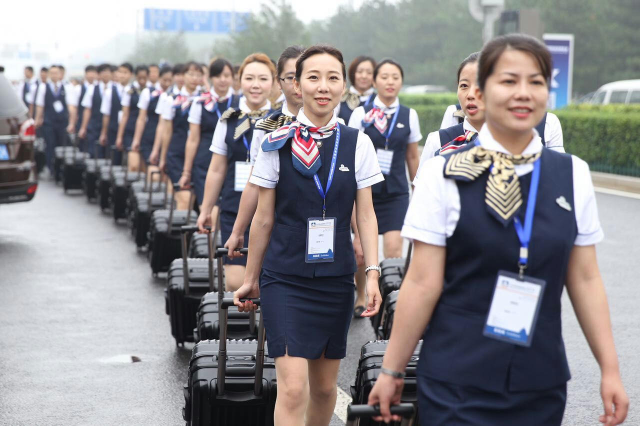 消失的旅游门店，合并的冤家对手