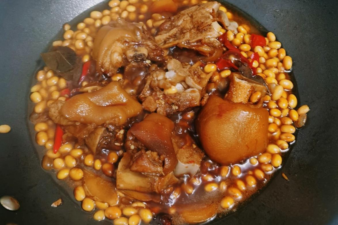 怎样炖猪蹄才能软烂不柴,炖猪蹄时牢记三不放