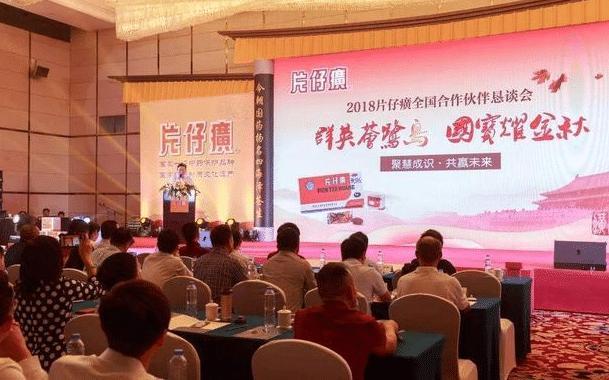 84岁却有20岁皮肤,被称时尚圈“老妖精”,“不老秘诀”透露出来