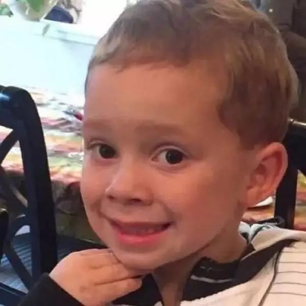 胖女孩这样穿搭也能拍美照