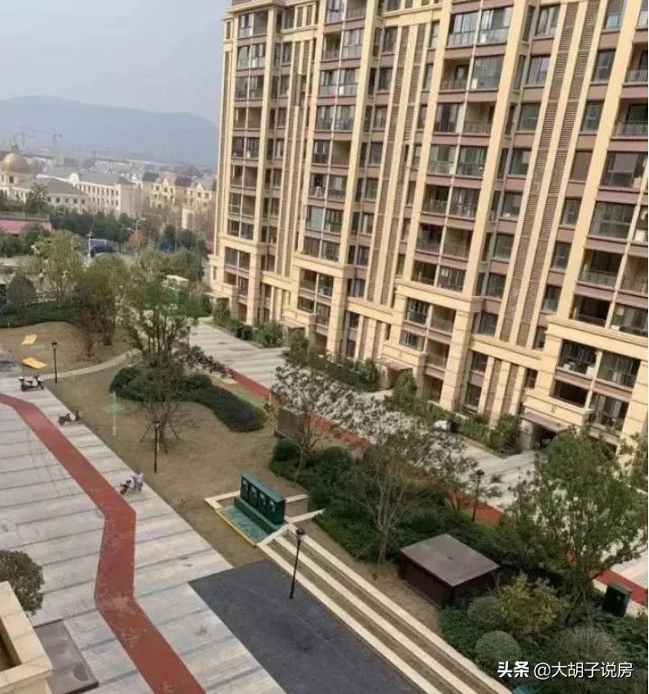 窗户掉下去砸死人赔偿问题,窗户玻璃掉下来砸死人了怎么办