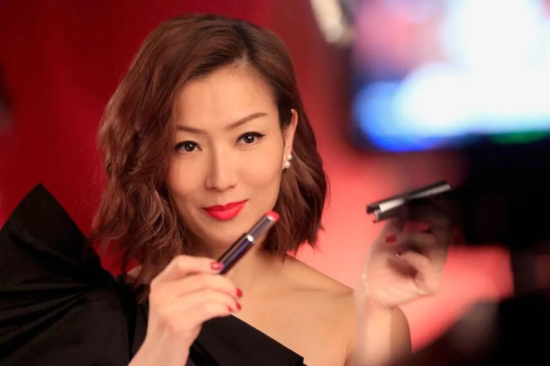 香港人对郑秀文的评价,郑秀文香港最后的天后