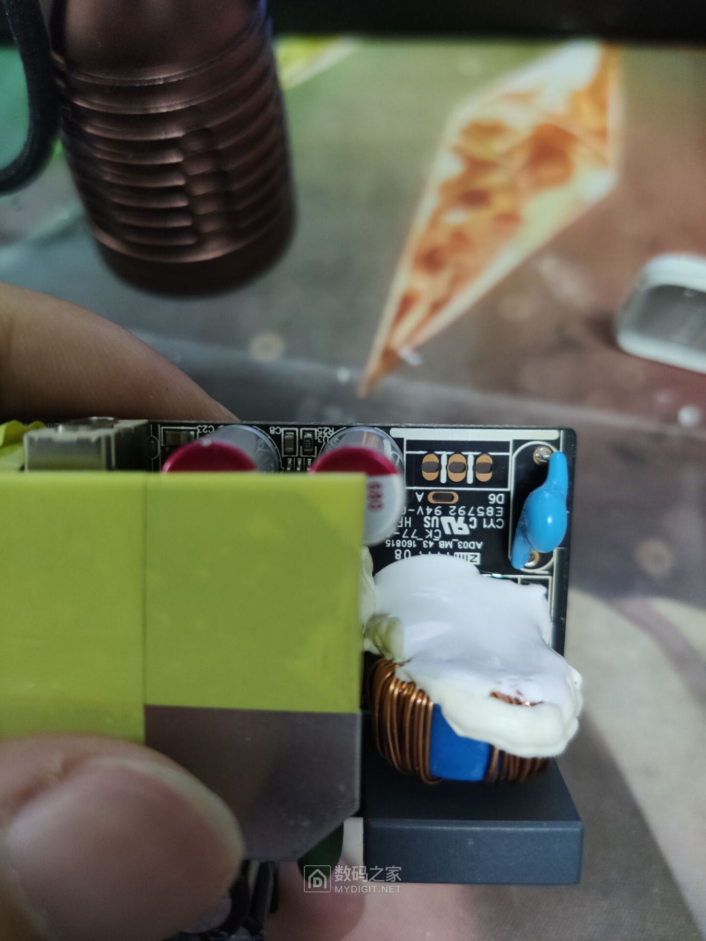 小米22.5瓦充电器拆解,小米120瓦充电器如何拆开维修