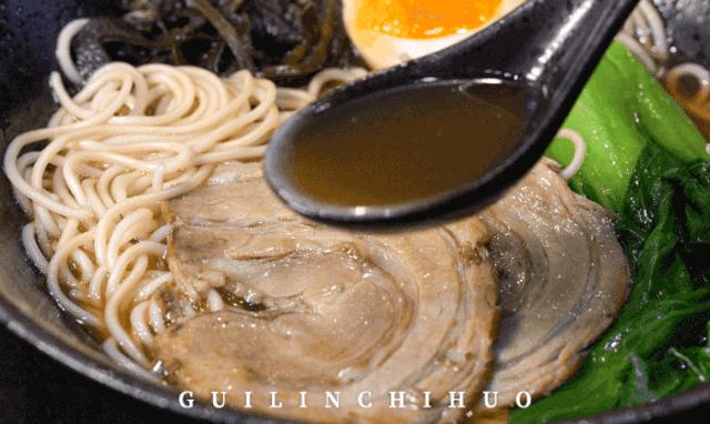 东西巷火了4年的“爱情”小店，老板竟然师从日本“拉面之神”