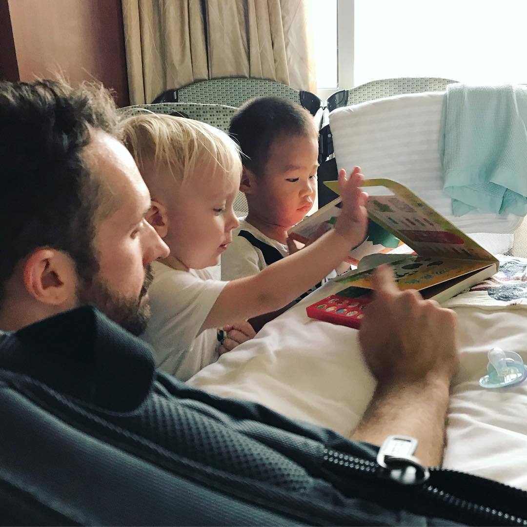 美国网红领养中国残障男孩,疯狂吸血赚钱后就无情抛弃?