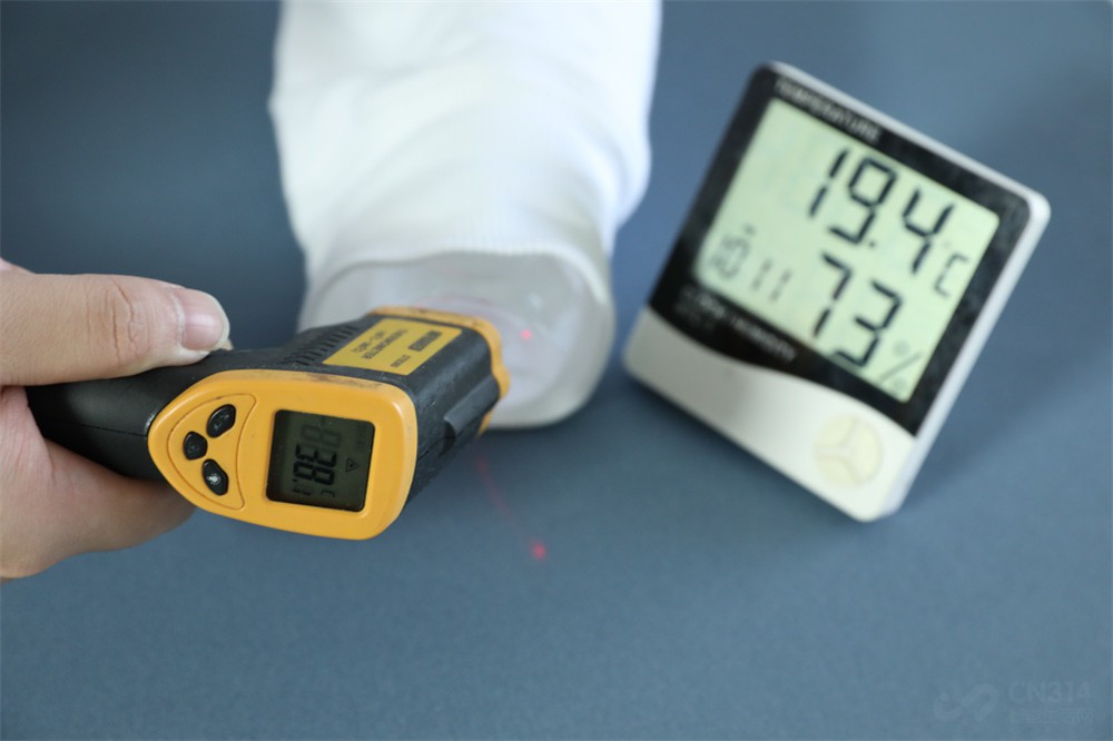 “后浪”的秋衣——自发热内衣好穿吗?亲试穿+四轮测评为你揭晓