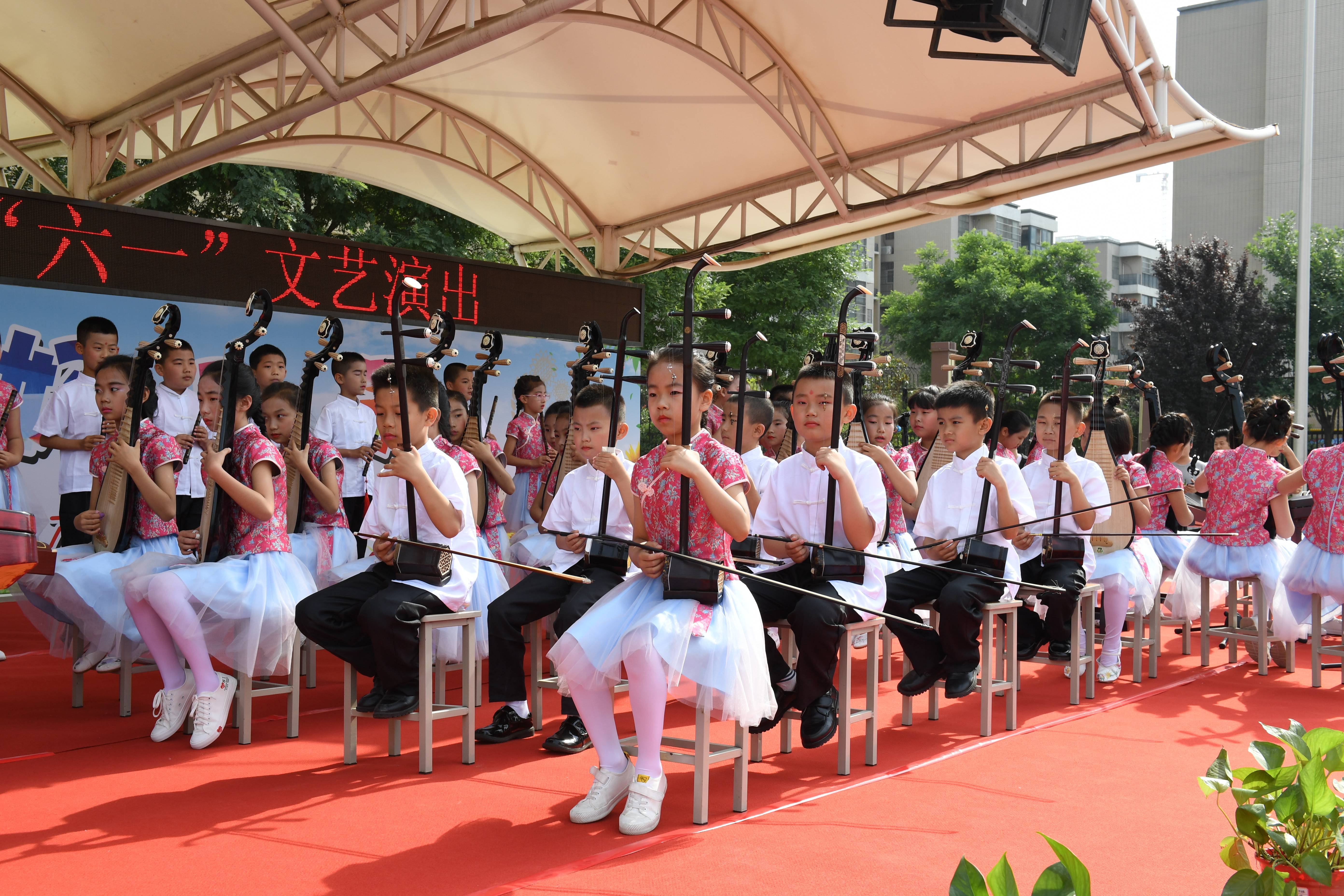 西安高新二小六一儿童节表演,2010年高新区小学六一文艺汇演