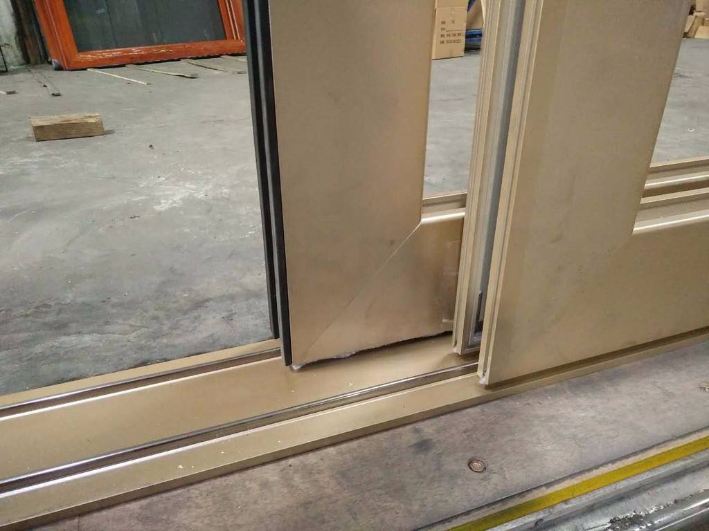 阳台推拉门要装地轨吗,阳台推拉门装什么门合适