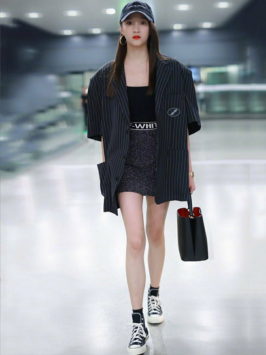 关晓彤穿大码西装,关晓彤穿大码西装照