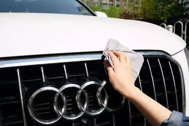 冬天车子灰尘大怎么办,灰尘渗透车漆怎么去除