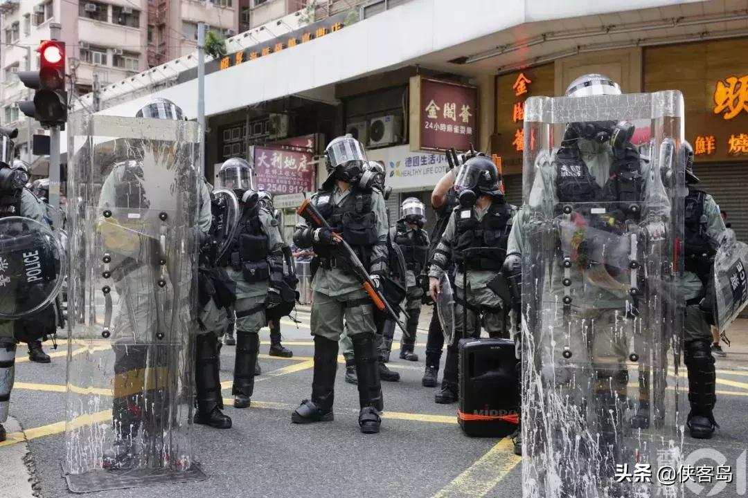 侠客岛：对待激进分子，香港警察过于“软弱”了吗？