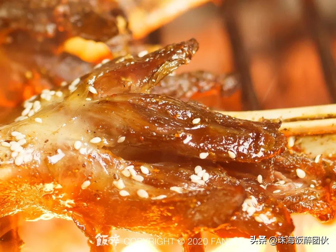 *男猛**深夜在线烧烤！柠溪这间3年串串界老店，变了…