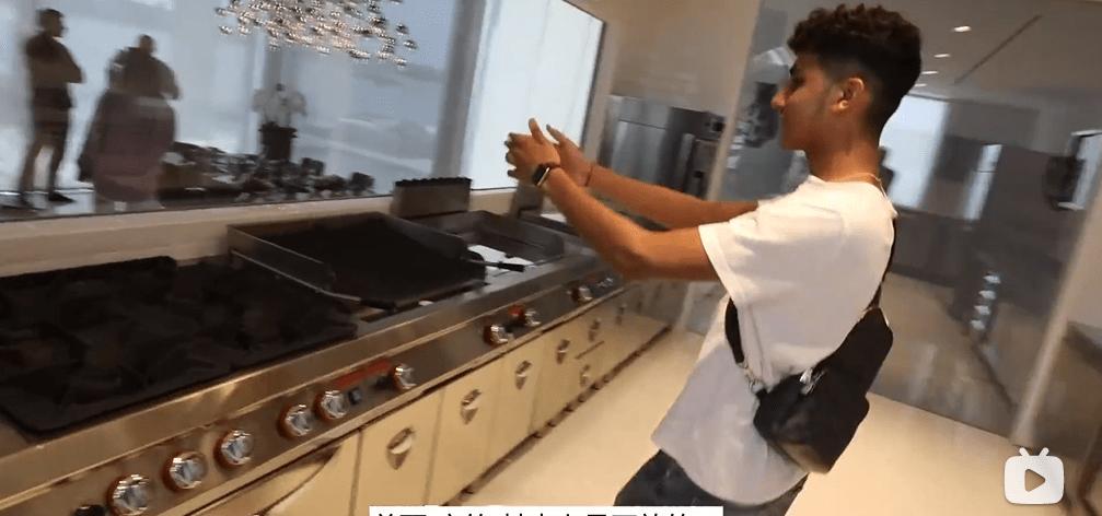 迪拜小哥豪宅,迪拜土豪哥卖劳斯莱斯