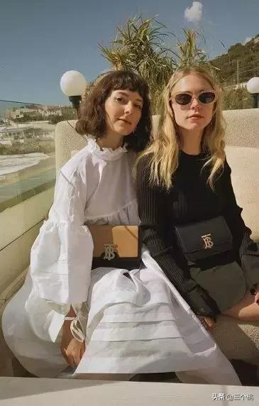 今年流行的裙子不穿高跟鞋,今年流行时髦的裙子冬天穿的