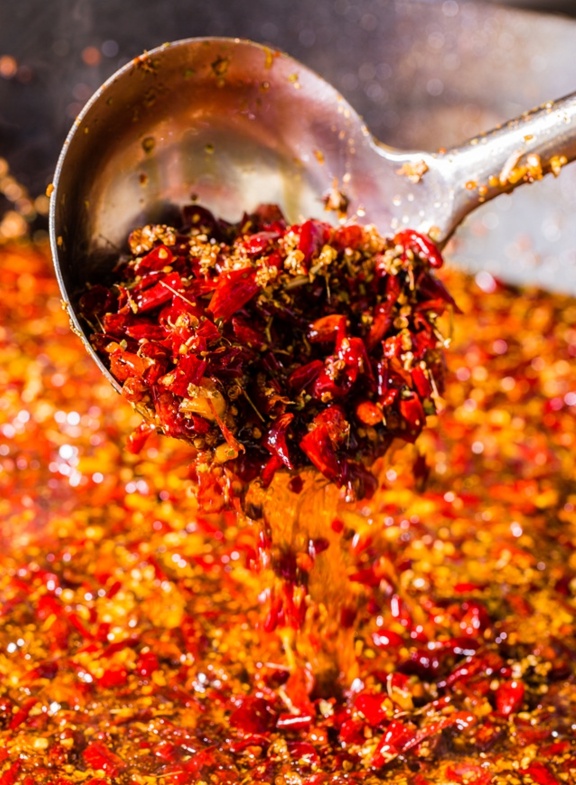 分享川菜火锅底料熬制全过程,四川师傅教你火锅底料的做法