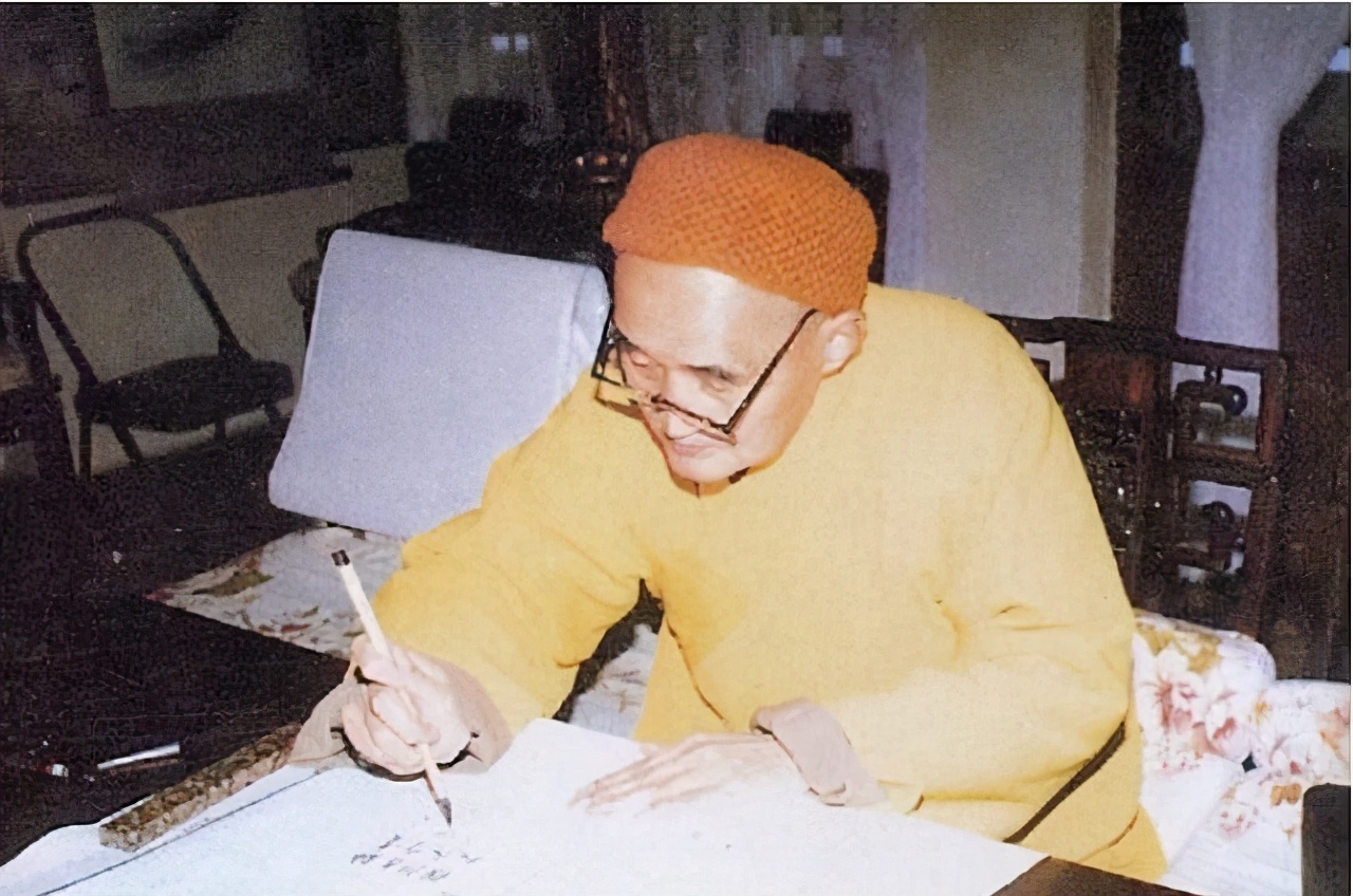 尼姑预感大限将至，断食7日圆寂，入缸3年后启封，肉身不曾腐烂