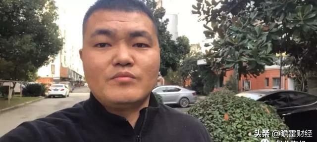 一个人一辆车拉货,一个人一辆小厢货创业