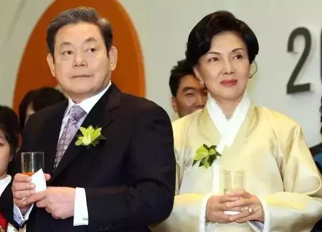 凤凰男离婚敲诈,凤凰男的婚姻结局解气