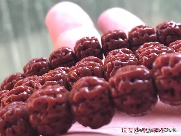最容易盘出包浆的手串,盘玩包浆后变黑的文玩