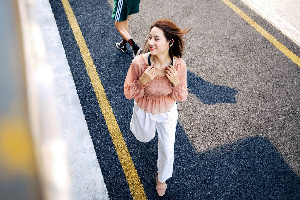 boseqc30有棕色耳机吗,夏天耳机听歌