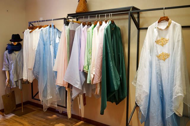 汉服配饰夏扇子,中国汉服在全球卖火爆