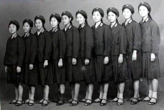 难忘74式军服——海军恢复水兵服，女兵穿上了裙子