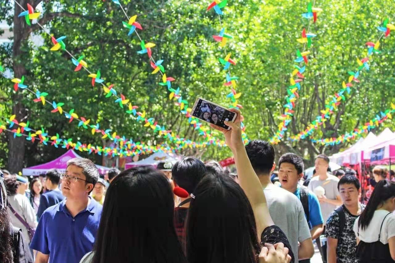 上了大学以为大学就轻松,听说上了大学就会很轻松